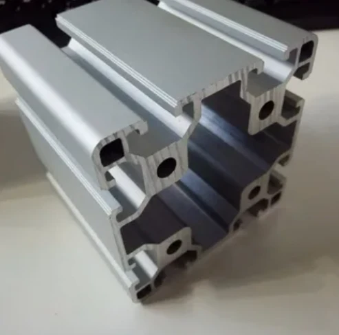 Profilé en aluminium 8080